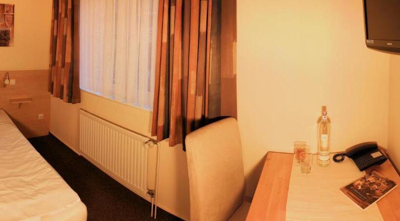 غرفة قياسية فردية, Achilleon Iii