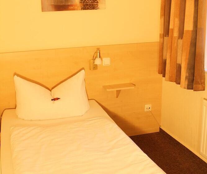 غرفة قياسية فردية, Achilleon Iii