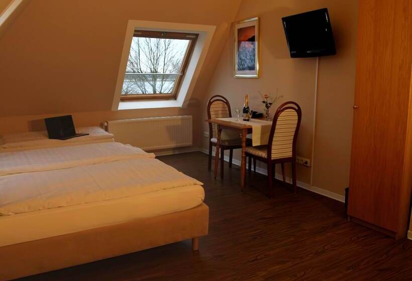 غرفة قياسية ثلاثية, Achilleon Iii