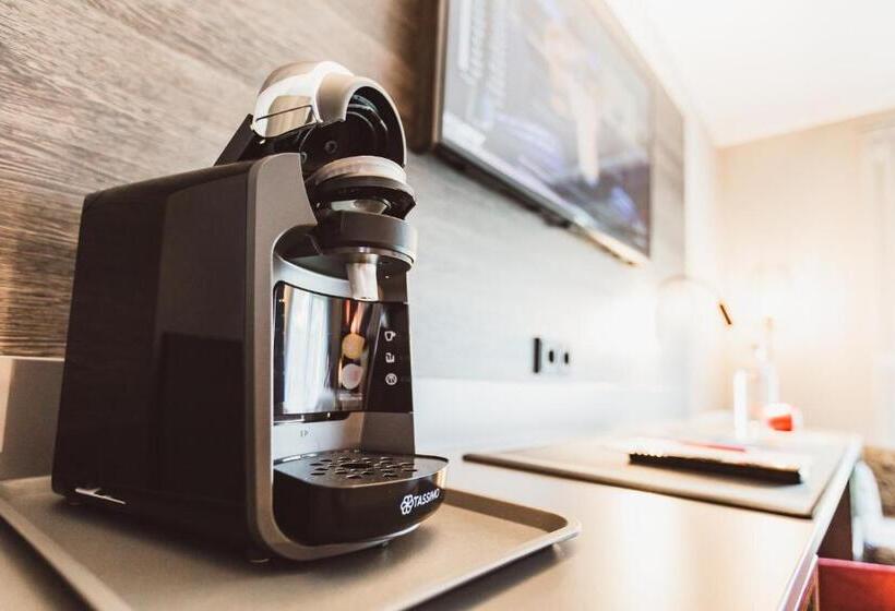 标准单人间, Hildebrandt S