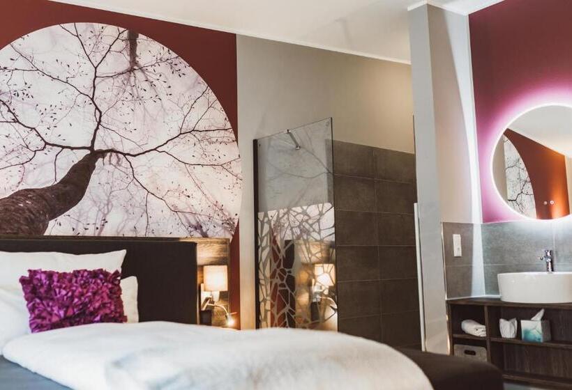 标准单人间, Hildebrandt S