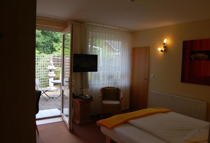 标准单人间, Hildebrandt S