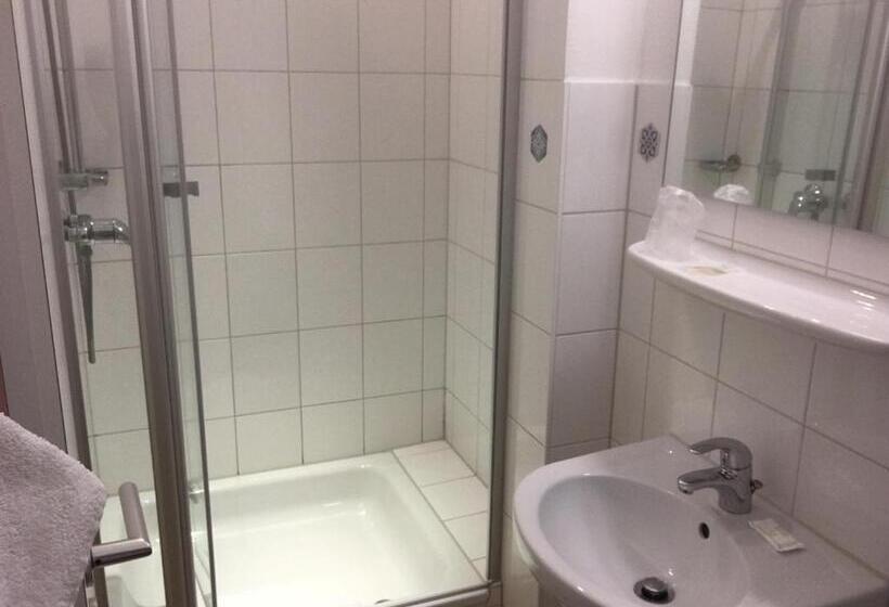 스탠다드 룸, Kieler Forde