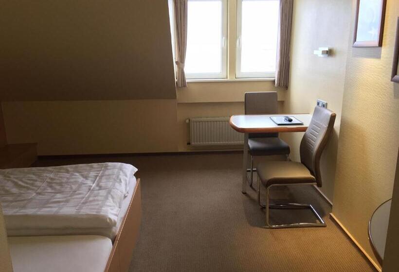 스탠다드 룸, Kieler Forde