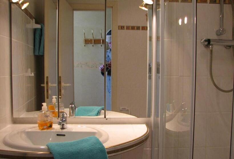 اتاق استاندارد یک نفره, Pension Lydia