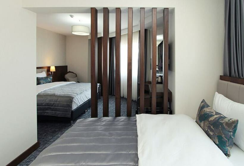 جناح عائلي, Pisa