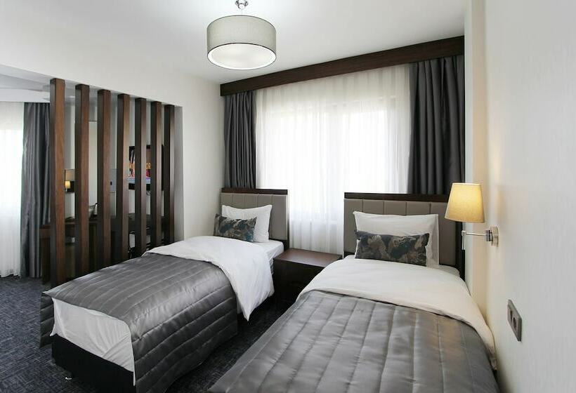 جناح عائلي, Pisa