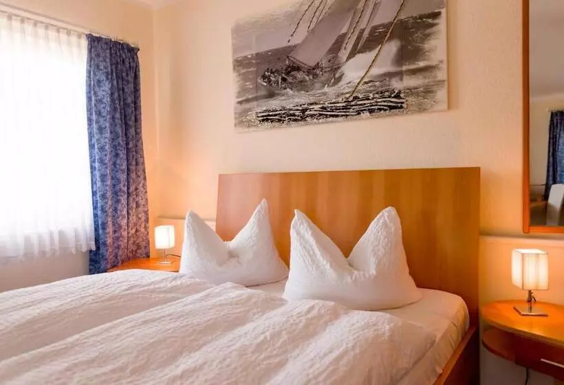 Standard Room, & Restaurant Am Bodden