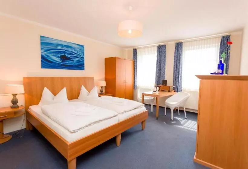 Standard Room, & Restaurant Am Bodden