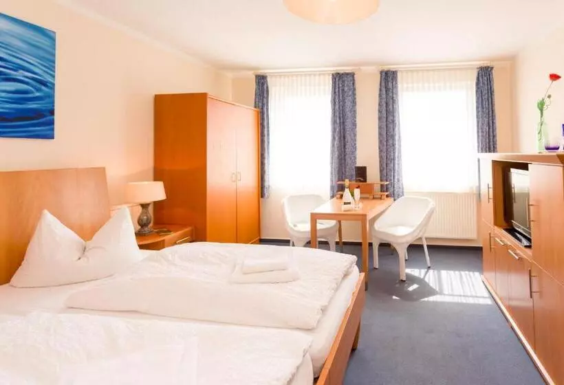 Standard Room, & Restaurant Am Bodden