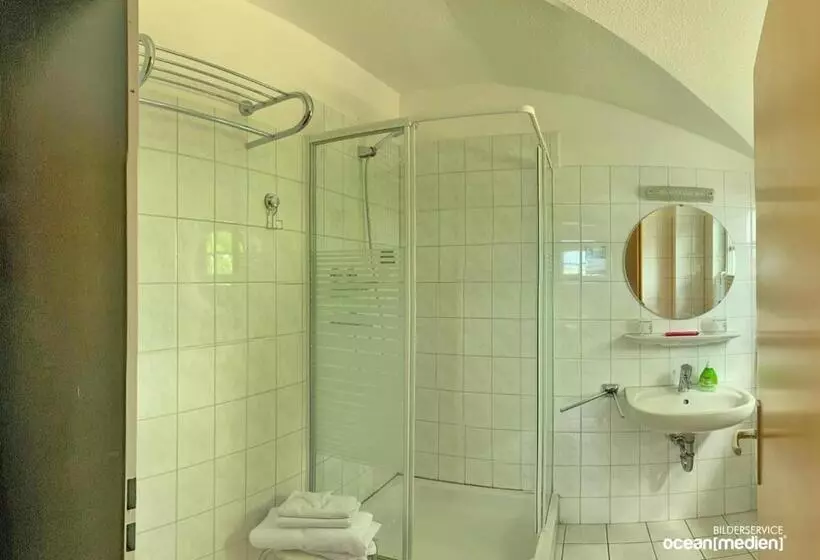 Standard Room, & Restaurant Am Bodden