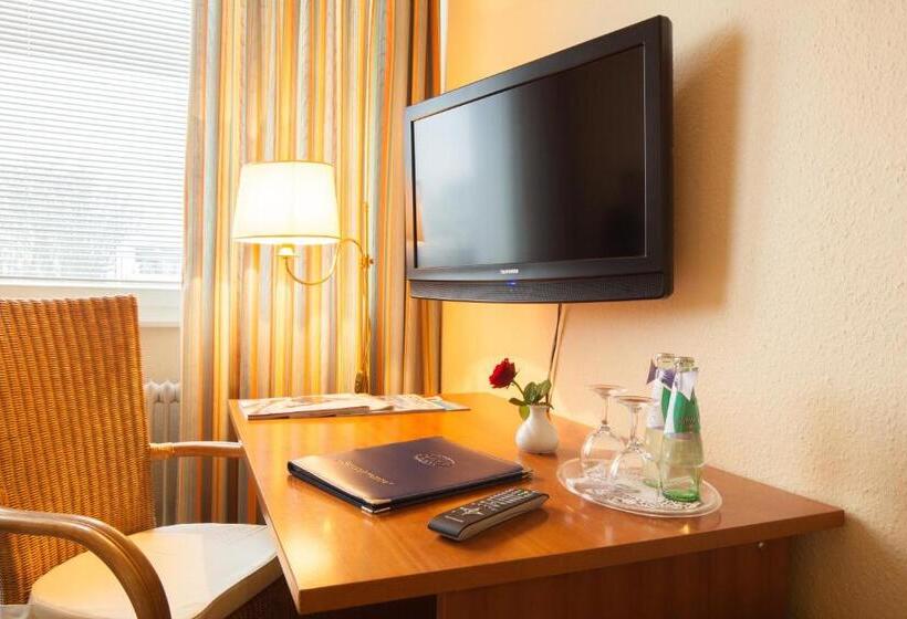 标准间, Senator Marina