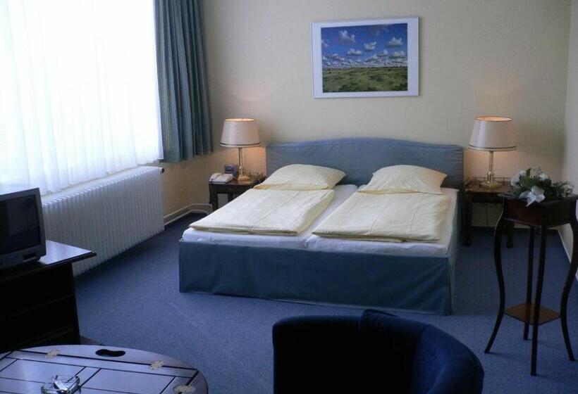 标准间, Senator Marina