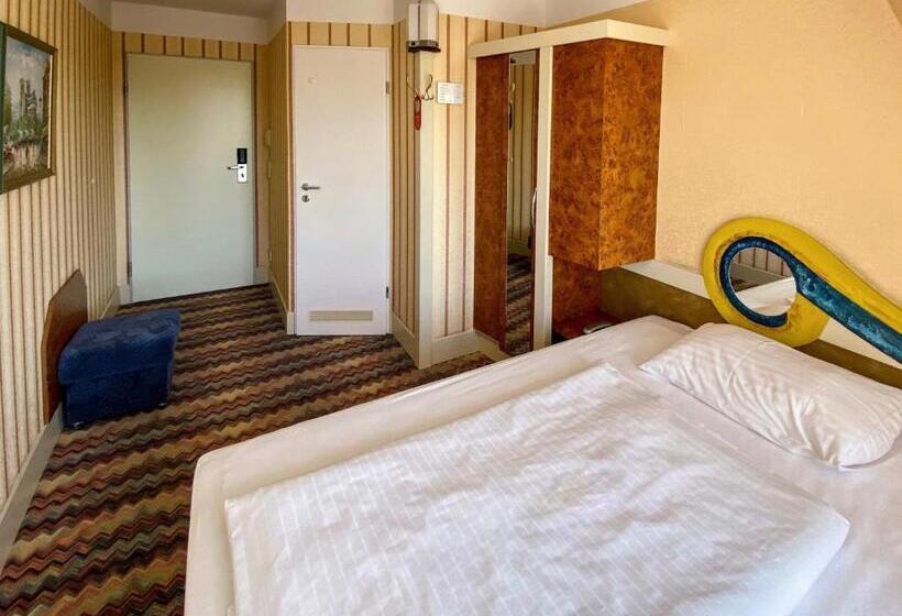 غرفة قياسية فردية, Zum Grünen Turm