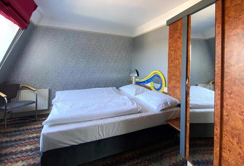 غرفة قياسية, Zum Grünen Turm