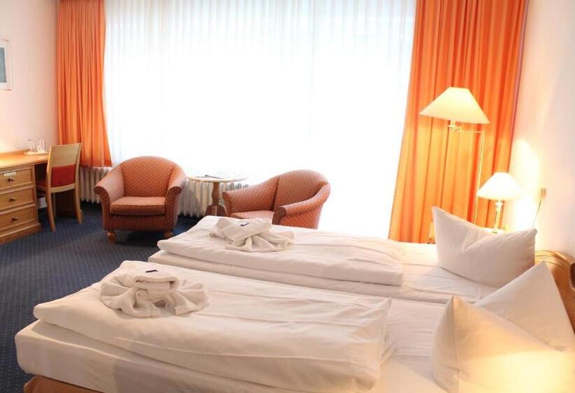 חדר סטנדרט לשלושה, Zum Strand