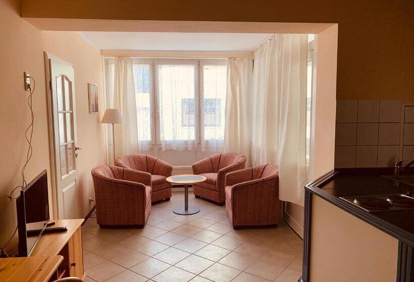 חדר סטנדרט לשלושה, Zum Strand