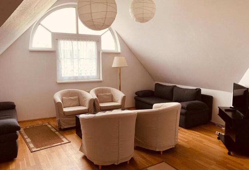 דירת חדר, Zum Strand