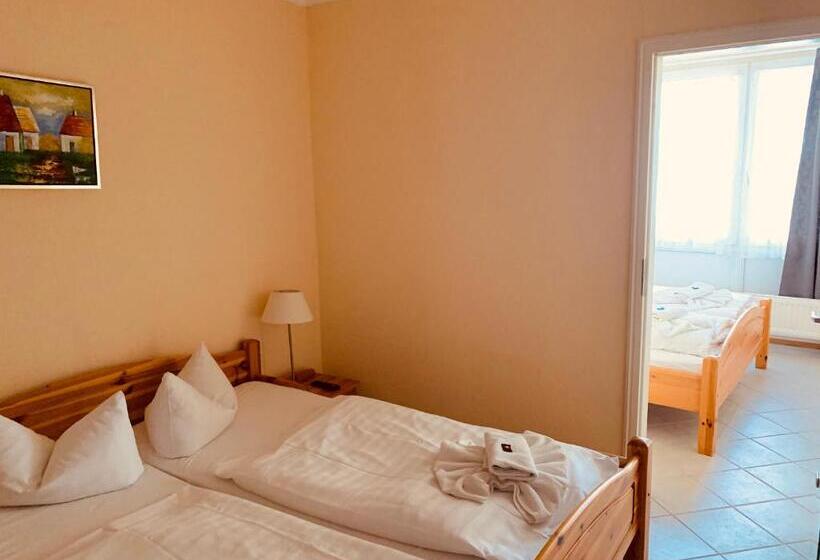 דירת חדר, Zum Strand