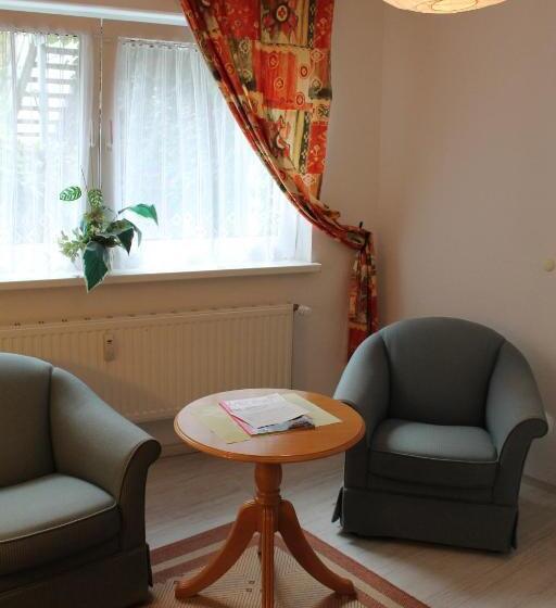 חדר סטנדרט לשלושה, Zum Strand