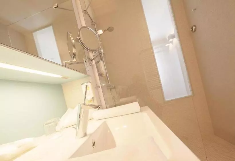 コンフォートルーム, Nymphe Strandhotel & Apartments