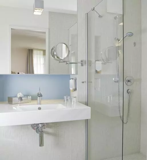 コンフォートルーム, Nymphe Strandhotel & Apartments