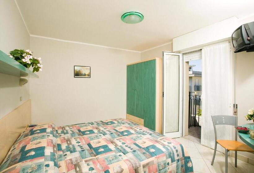 غرفة قياسية مزوَّدة بشُرفة, Granada