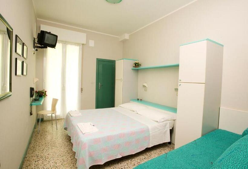 غرفة قياسية مزوَّدة بشُرفة, Granada