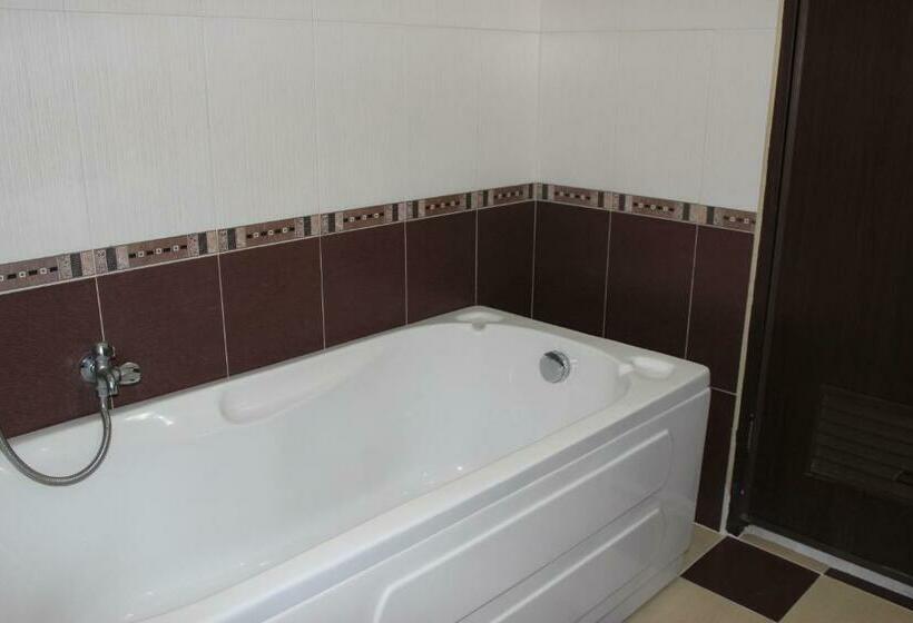 اتاق استاندارد چهار تخته, Nhat Binh