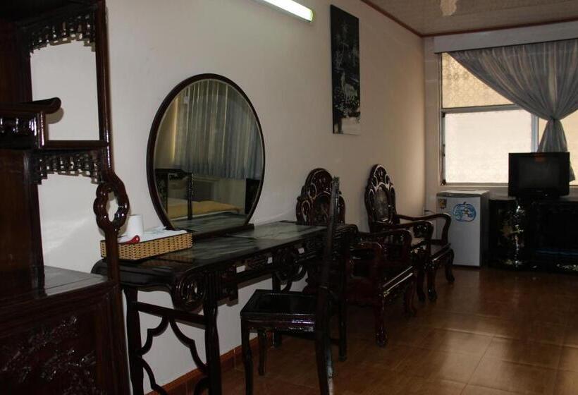 اتاق استاندارد سه نفره, Nhat Binh