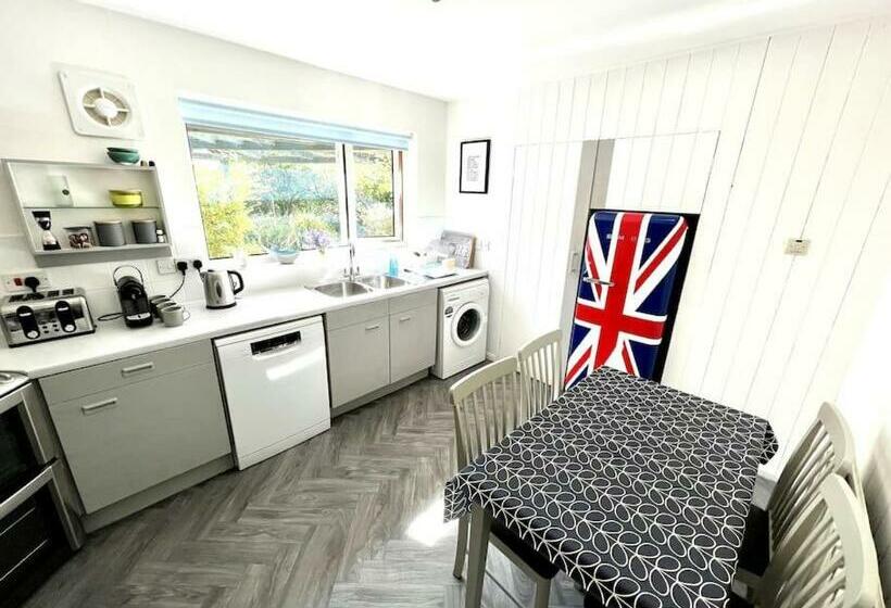 침실 4개 주택, Seven Limes