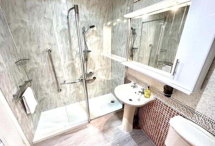 침실 4개 주택, Seven Limes