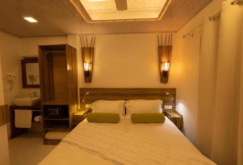 Quarto Estandar, Batuta Maldives Fourson