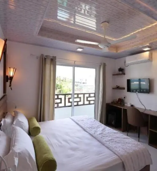 Quarto Estandar, Batuta Maldives Fourson