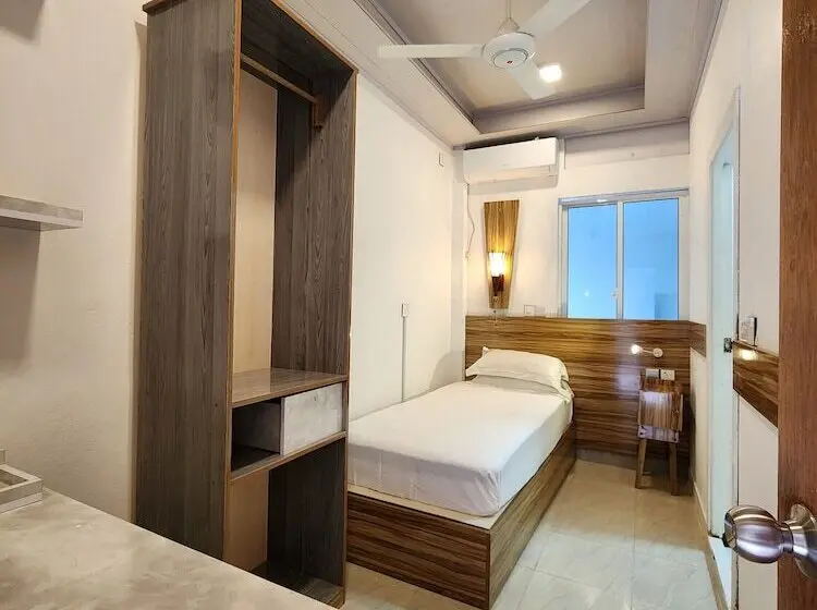 Quarto Economy Individual, Batuta Maldives Fourson