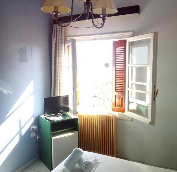 חדר אקונומי, Anesis