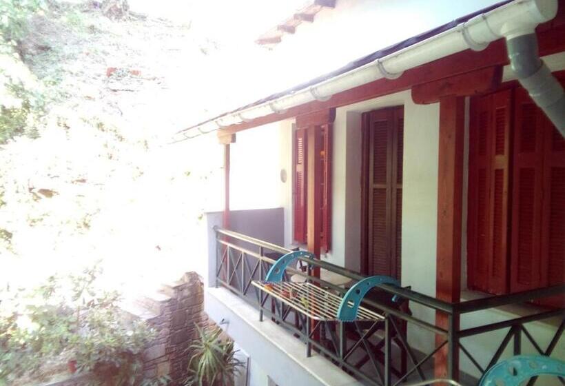 חדר סטנדרט לשלושה עם נוף לגינה, Anesis