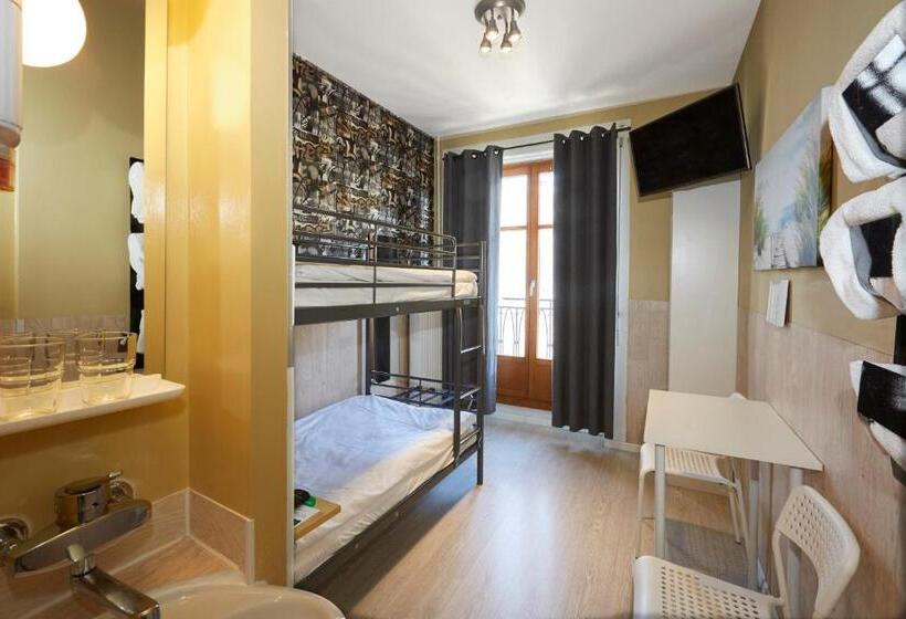 اتاق استاندارد با تختخواب دوطبقه و حمام مشترک, Central