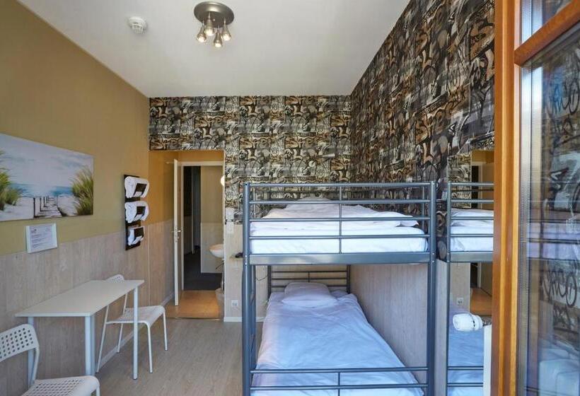 اتاق استاندارد با تختخواب دوطبقه و حمام مشترک, Central