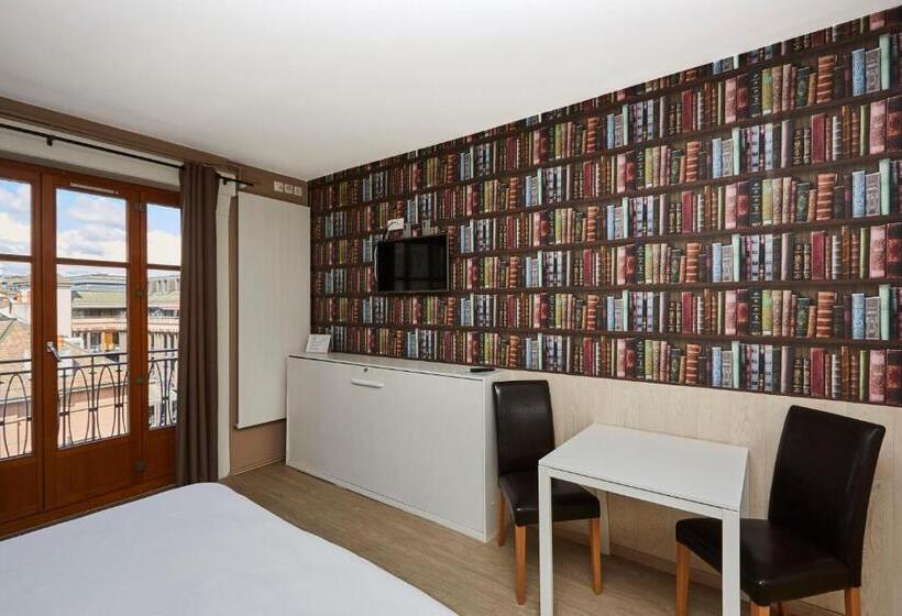 اتاق استاندارد سه نفره, Central