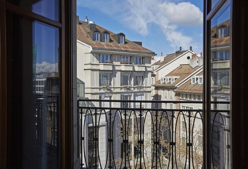 اتاق عادی, Central