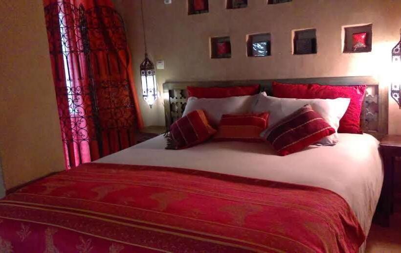 اتاق استاندارد سه تخته با بالکن, Dar Lorkam