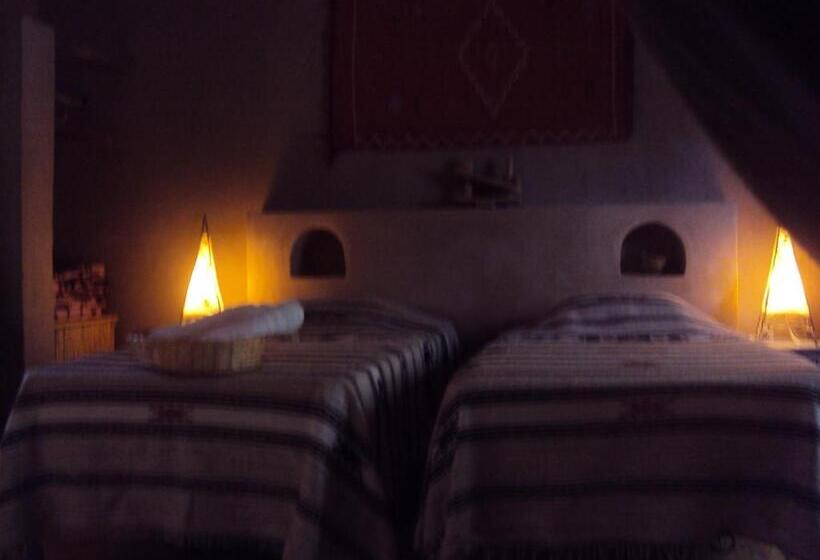 اتاق استاندارد, Dar Lorkam