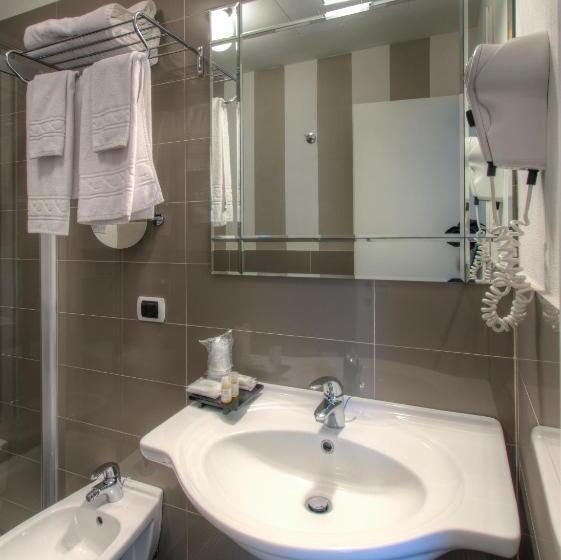 이코노미 룸, Kent