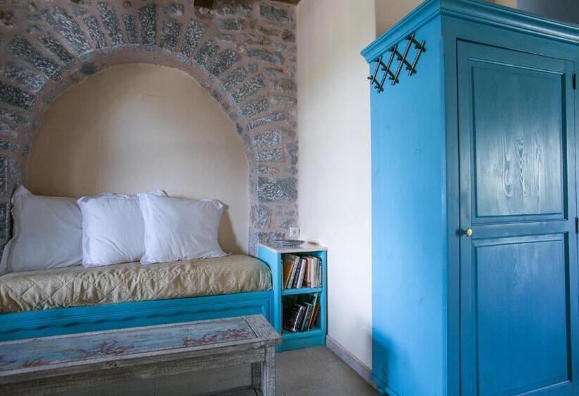 חדר סטנדרט לשלושה, Ktima Karageorgou