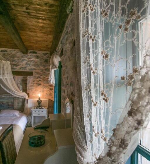 חדר סטנדרט לשלושה, Ktima Karageorgou