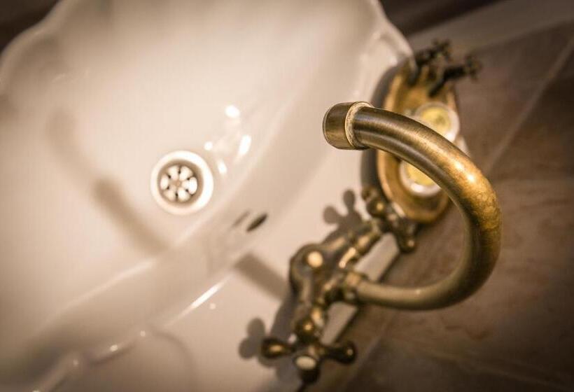 חדר סטנדרט לשלושה, Ktima Karageorgou