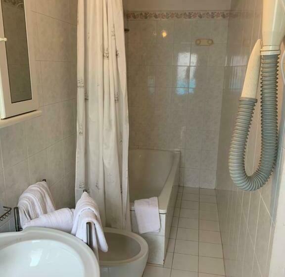 اتاق استاندارد سه نفره, Spiaggia Marconi