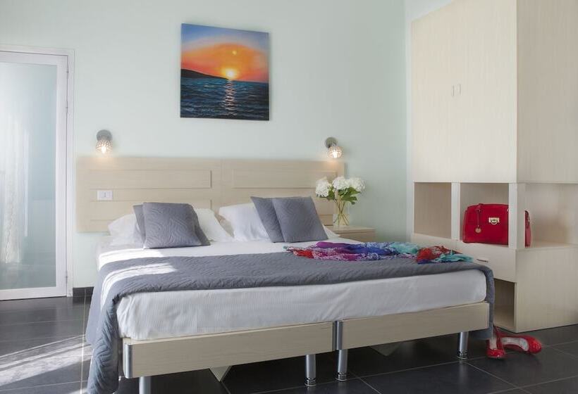 اتاق استاندارد سه نفره, Spiaggia Marconi