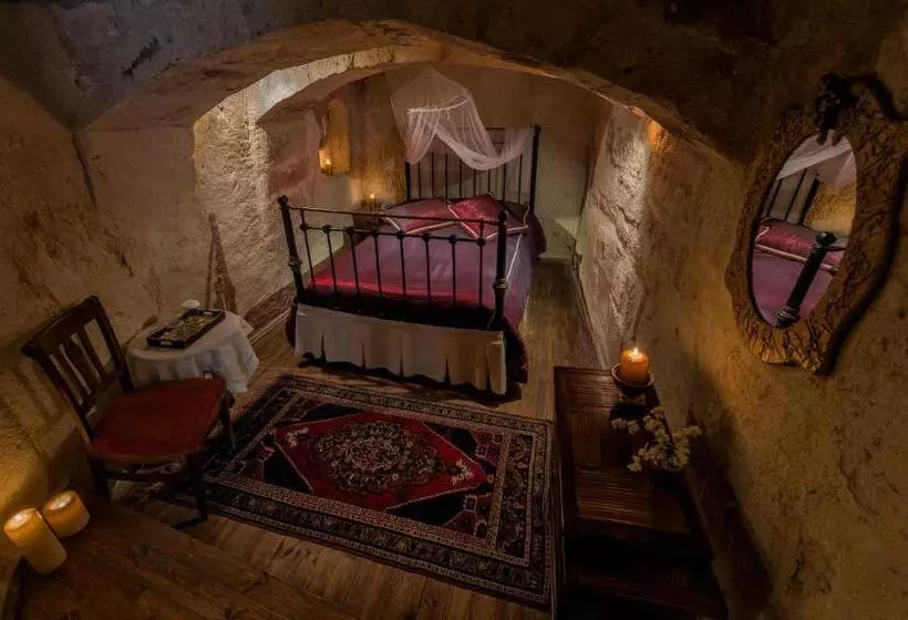 スタンダードルーム, Temenni Evi